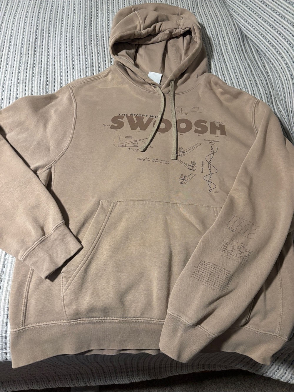 Nike fleece Swoosh Graphic Pullover Hoodie in Tan/brown